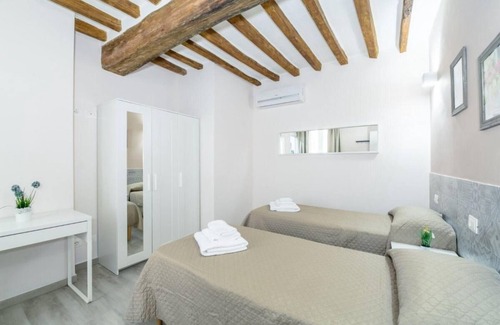 San Leonardo House | Comfortable Rooms with Private Bathrooms and Kitchen Access