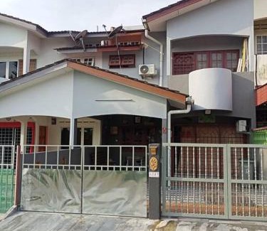 Sungai Baru Tengah House | Cozy Double Storey Homestay in Pengkalan Balak