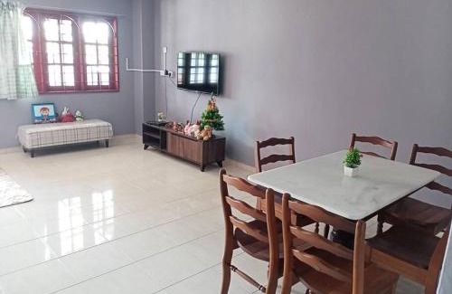 Sungai Baru Tengah House | Cozy Double Storey Homestay in Pengkalan Balak