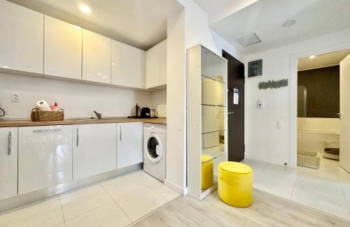 Stefanestii de Jos Apartment | Inviting Oceanfront Double Studio A506 StayInn by Cosmopolis