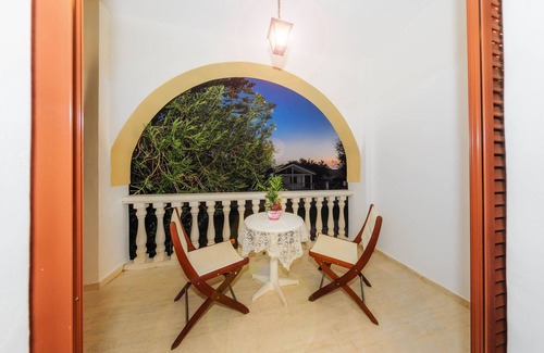 Kalamaki Apartment | Cozy Double Studio with Terrace, Pet Friendly & Pool Access