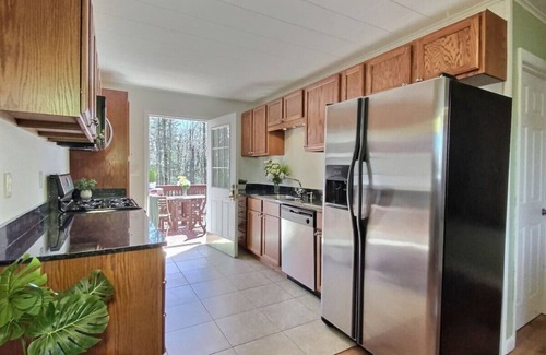 Killington Apartment | Experience DoubleDen: Hot Tub & Pool in Prime Location!