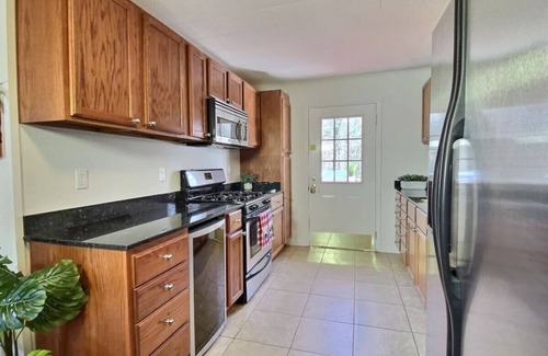 Killington Apartment | Experience DoubleDen: Hot Tub & Pool in Prime Location!