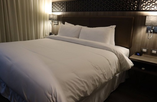 Victor Larco Herrera Hotel | Relaxing Stay at DoubleTree by Hilton Trujillo with Pool & Spa