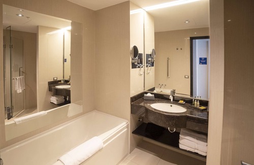 Victor Larco Herrera Hotel | Relaxing Stay at DoubleTree by Hilton Trujillo with Pool & Spa