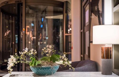 Canbury Hotel | Discover DoubleTree by Hilton Kingston: Pet-Friendly Retreat