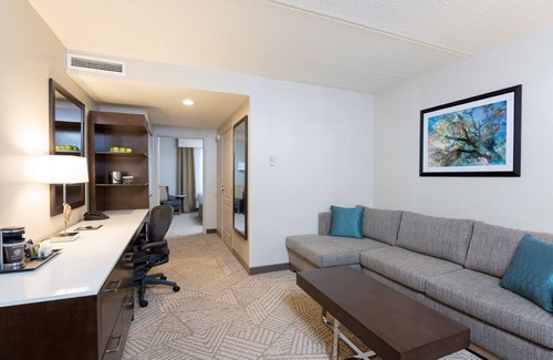 Russell Hotel | Relax at Doubletree by Hilton Pleasant Prairie Kenosha