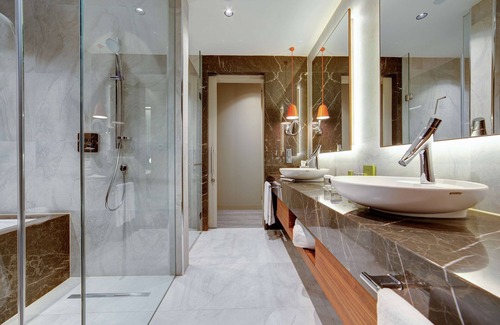 Seyhan Hotel | Indulge at DoubleTree by Hilton Adana - Top Rated with Spa!