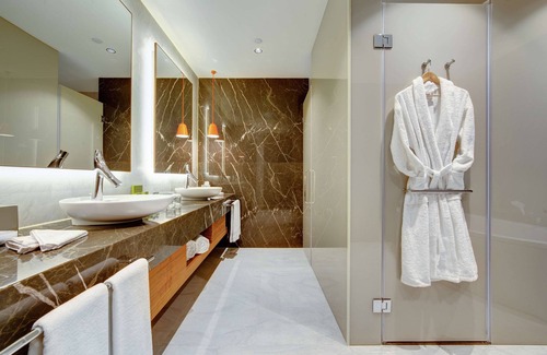 Seyhan Hotel | Indulge at DoubleTree by Hilton Adana - Top Rated with Spa!