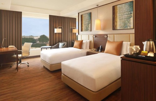 Taj Ganj Hotel | Experience DoubleTree by Hilton Agra: 5-Star Comfort Awaits