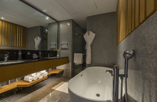 Ahmedabad Hotel | Discover DoubleTree by Hilton Ahmedabad: Rated 8.6/10