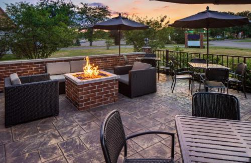 Thurston Hotel | Welcoming DoubleTree by Hilton Ann Arbor, MI - Pet-Friendly Stay
