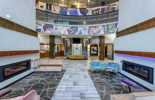 Appleton Hotel | Stylish DoubleTree by Hilton Appleton with Pool & Restaurant
