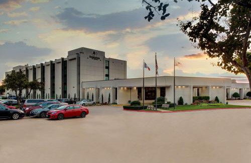 North Arlington Hotel | Stylish Doubletree by Hilton Arlington DFW South Hotel