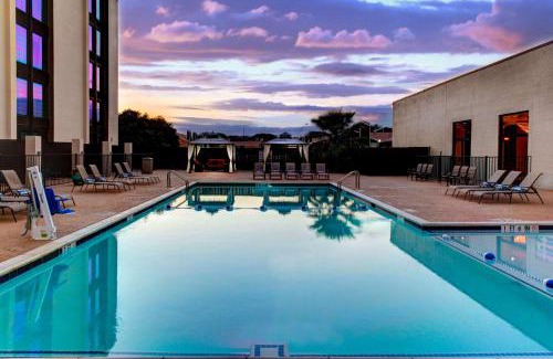 North Arlington Hotel | Stylish Doubletree by Hilton Arlington DFW South Hotel