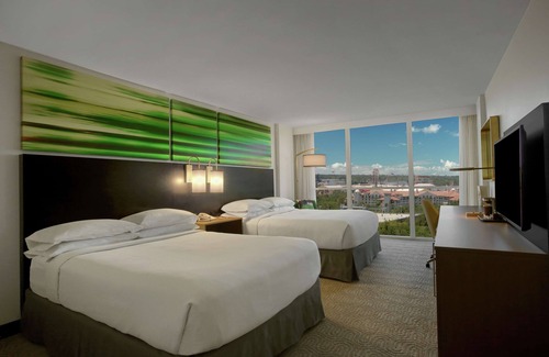 Florida Center Hotel | Relaxing Stay at DoubleTree by Hilton near Universal Orlando