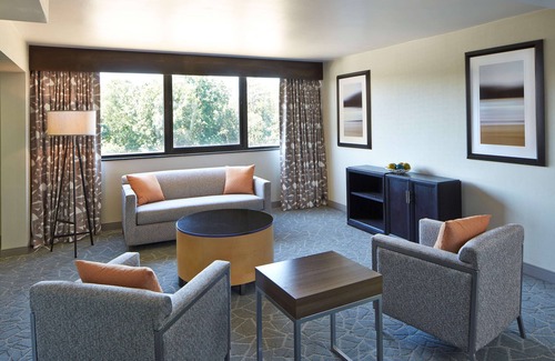 North Brookhaven Hotel | Relax at DoubleTree by Hilton Atlanta Perimeter Dunwoody