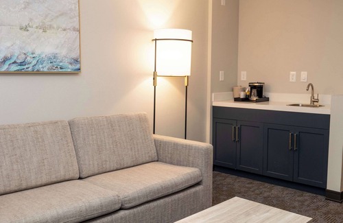 Austin Hotel | Relax at DoubleTree by Hilton Austin, MN - 4-Star Comfort