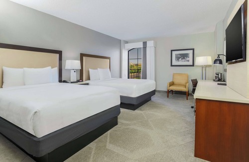 Swede Hill Hotel | Discover DoubleTree by Hilton Austin - University Area Stay