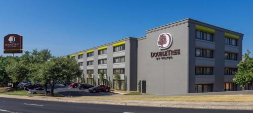 Waters Park Hotel | Relax at DoubleTree by Hilton Austin Northwest - Arboretum