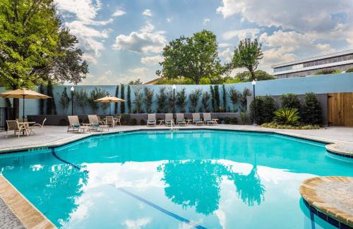 Waters Park Hotel | Relax at DoubleTree by Hilton Austin Northwest - Arboretum