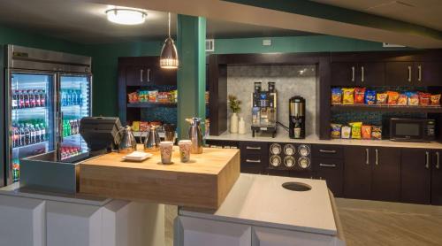 Waters Park Hotel | Relax at DoubleTree by Hilton Austin Northwest - Arboretum