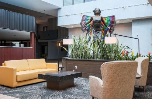 Austin Hotel | Relax at DoubleTree by Hilton Austin, MN - Pet Friendly & More