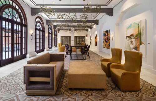 St. Johns Hotel | Discover DoubleTree by Hilton Austin: Pool & Ocean View