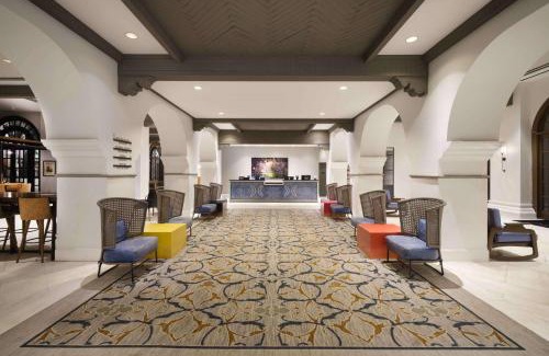 St. Johns Hotel | Discover DoubleTree by Hilton Austin: Pool & Ocean View