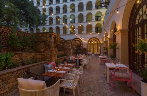 St. Johns Hotel | Discover DoubleTree by Hilton Austin: Pool & Ocean View
