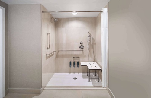 St. Johns Hotel | Discover DoubleTree by Hilton Austin: Spa, Pool & More