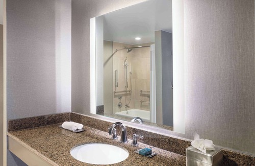 St. Johns Hotel | Discover DoubleTree by Hilton Austin: Spa, Pool & More