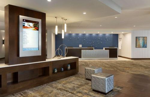 Windsor Locks Hotel | Relax at DoubleTree by Hilton Bradley International Airport