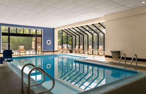 Windsor Locks Hotel | Relax at DoubleTree by Hilton Bradley International Airport
