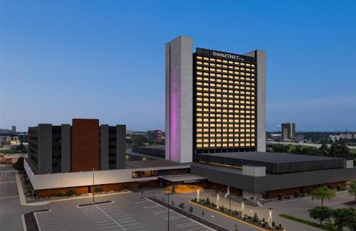 Bloomington Hotel | Pet-Friendly DoubleTree by Hilton Bloomington Minneapolis