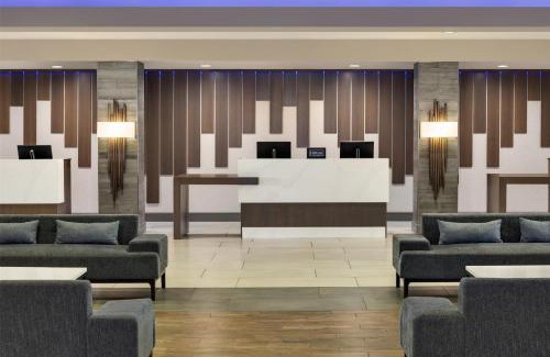 Bloomington Hotel | Pet-Friendly DoubleTree by Hilton Bloomington Minneapolis