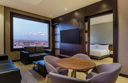 Bogota Hotel | Delightful DoubleTree by Hilton Bogota with Spa & Dining