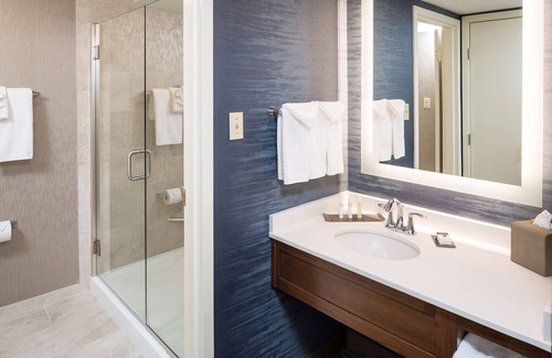 Andover Hotel | Discover DoubleTree by Hilton Boston - Andover with Pool & Spa