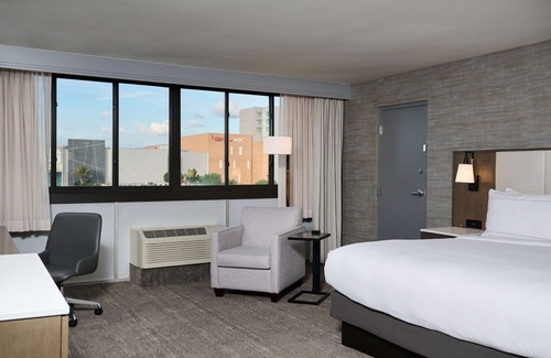 Buena Park Hotel | Discover DoubleTree by Hilton Buena Park: Family-Friendly Retreat