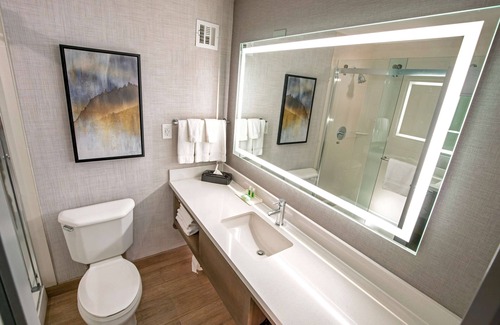 Buena Park Hotel | Discover DoubleTree by Hilton Buena Park: Family-Friendly Retreat