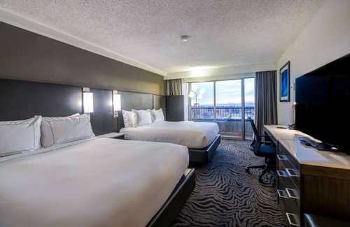 Calgary Hotel | Discover DoubleTree by Hilton Calgary North with Pool & Dining