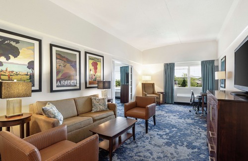 Hyannis Hotel | Enjoy Relaxing Stays at Doubletree by Hilton Cape Cod