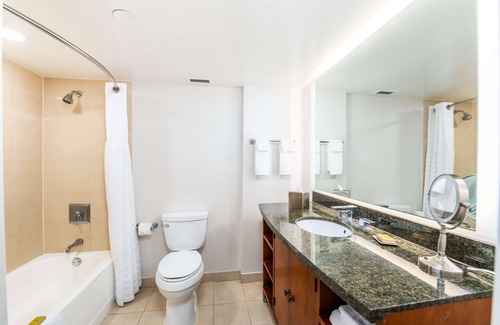 Harbor Hotel | Welcoming DoubleTree by Hilton Carson: Family-Friendly Retreat