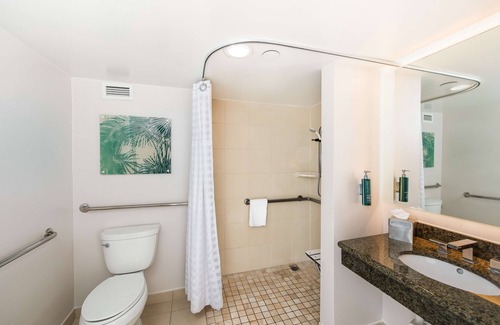 Harbor Hotel | Welcoming DoubleTree by Hilton Carson: Family-Friendly Retreat