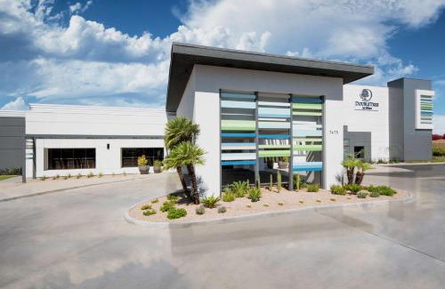 Chandler Hotel | Delightful DoubleTree by Hilton Chandler with Pool & Ocean View