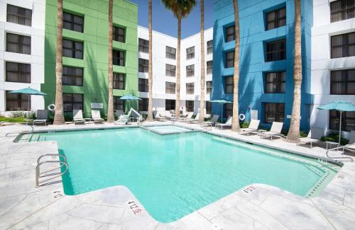 Chandler Hotel | Delightful DoubleTree by Hilton Chandler with Pool & Ocean View
