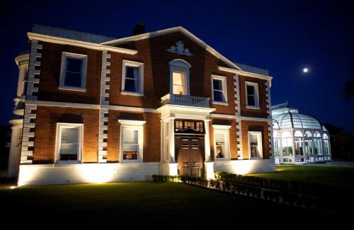 Hoole Hotel | Explore DoubleTree by Hilton Chester: Family-Friendly Retreat