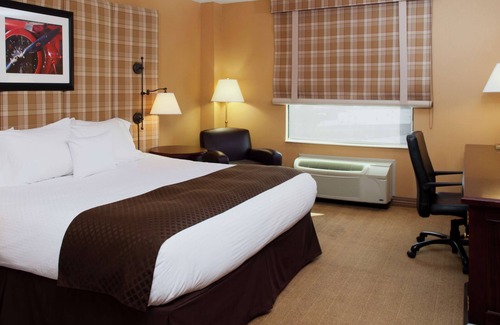 Mount Saint Joseph Hotel | Relax at DoubleTree by Hilton Cincinnati Airport, 4-Star Stay
