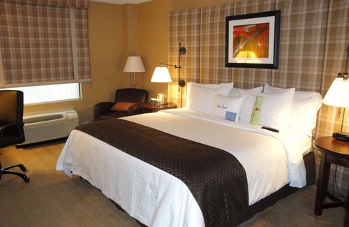 Mount Saint Joseph Hotel | Relax at DoubleTree by Hilton Cincinnati Airport, 4-Star Stay