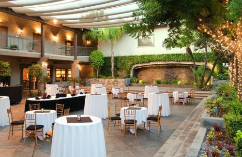 Claremont Hotel | Inviting DoubleTree by Hilton Claremont with Ocean View Pool